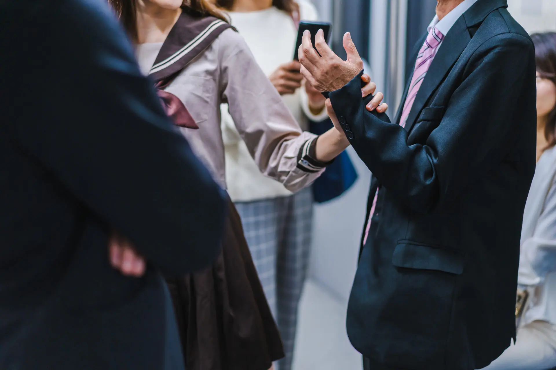 痴漢をした際の慰謝料はどれくらい？慰謝料相場と示談成立のメリット